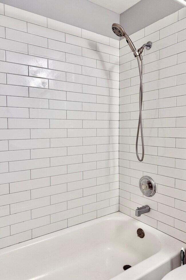 Building Photo - 1346 Forestdale Ct