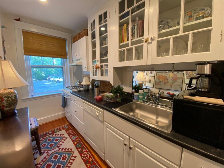 Building Photo - 9 Ellery St