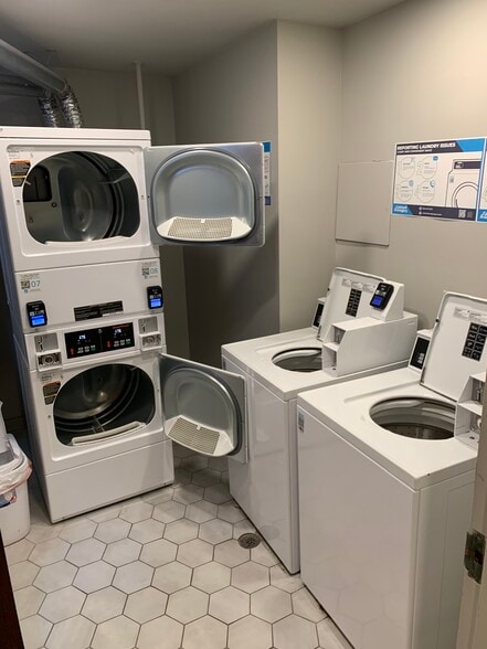 Building Photo - 410 11th St NE