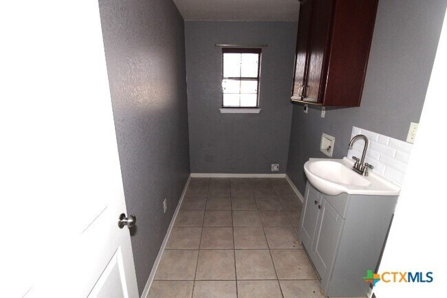 Building Photo - 4206 Ethel Ave