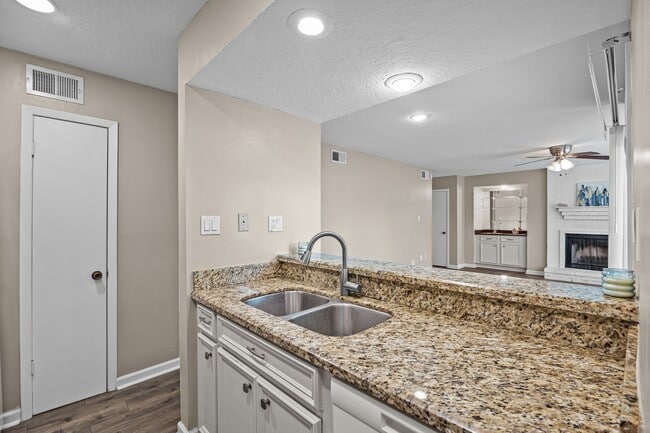 Building Photo - 250 El Dorado Blvd