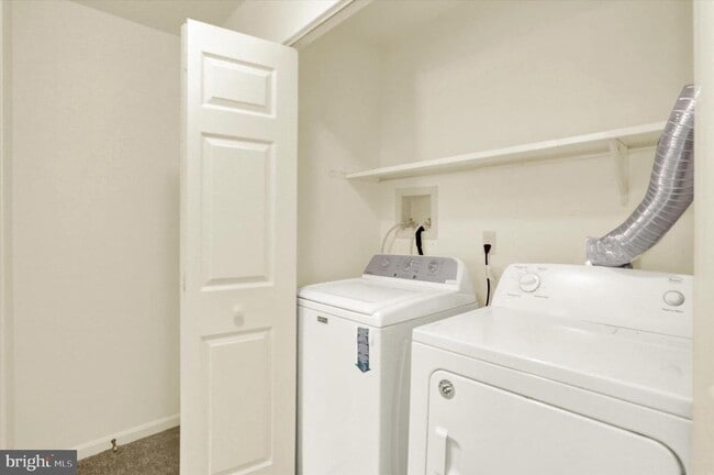 Building Photo - 903 Cambridge Ct