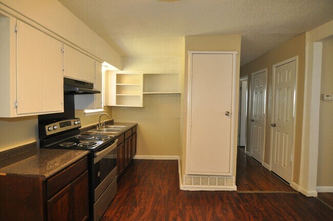 Building Photo - Lovely home located in Mesquite at 635 & H...