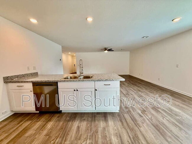 Building Photo - 2580 View Way