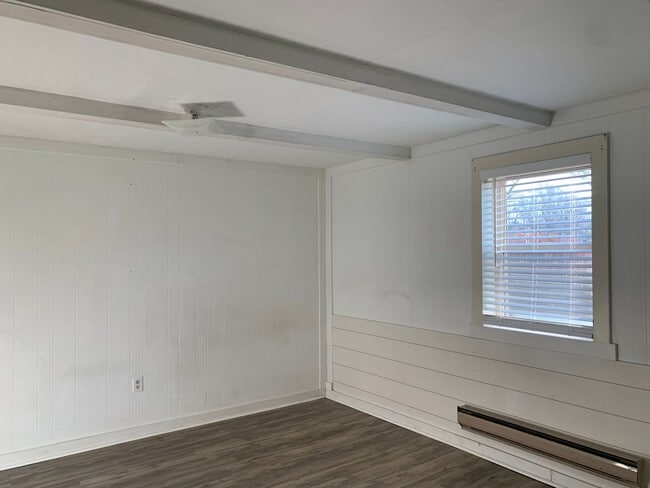 Building Photo - Split Foyer in Campbell County off 460