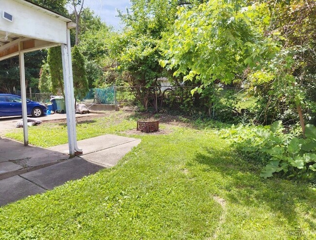 Building Photo - 15 Bertus St