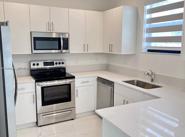 Building Photo - 15903 SW 2nd Pl