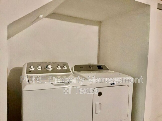 Building Photo - 9103 Comburg Dr