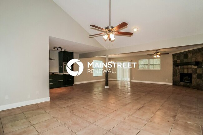 Building Photo - 3 Bedroom Pet-Friendly Home in LONGWOOD, F...