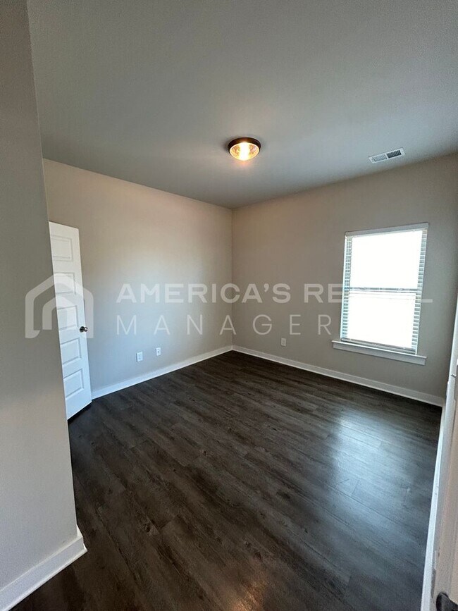 Building Photo - Home for Rent in Jemison, AL. Available to View with 48 Hour Notice!!!