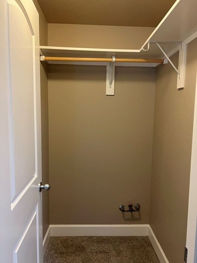 Building Photo - 3Bd/2Ba Single Story House - Available to View!