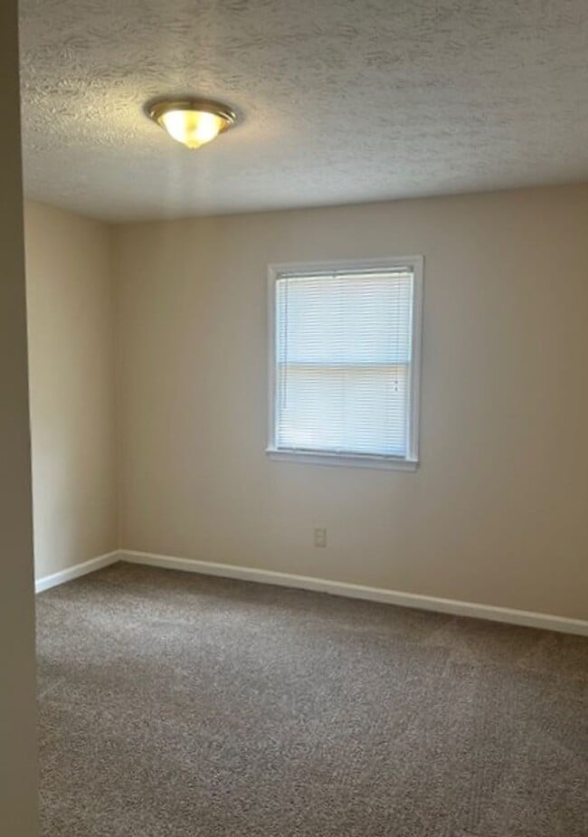 Building Photo - Camelot 2 Bedrooms. 1st Floor Apartment.  ...