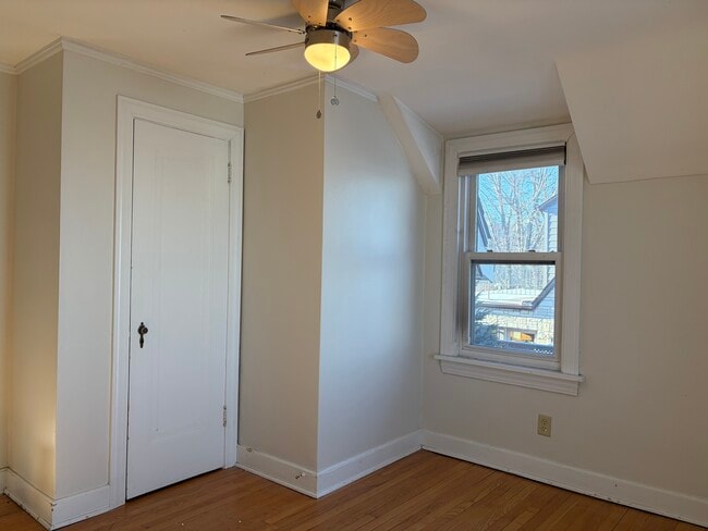 Building Photo - 934 W Shore Dr