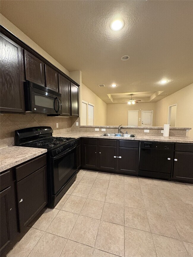 Building Photo - 18412 Sunrise Oaks Ct