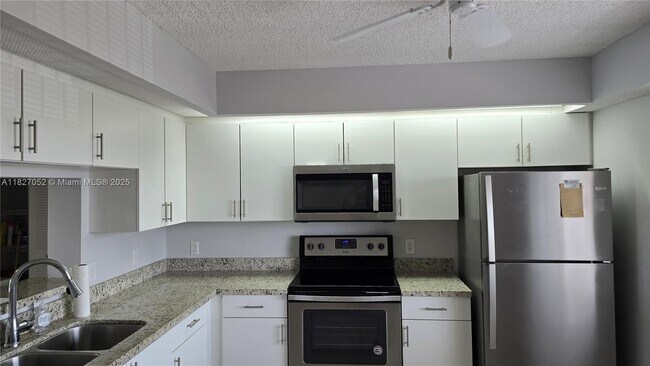 Building Photo - 1650 SW 124th Terrace