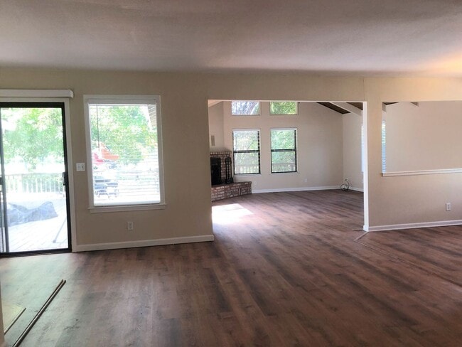 Building Photo - 3/2 home in Lake Wildwood Gated Community,...