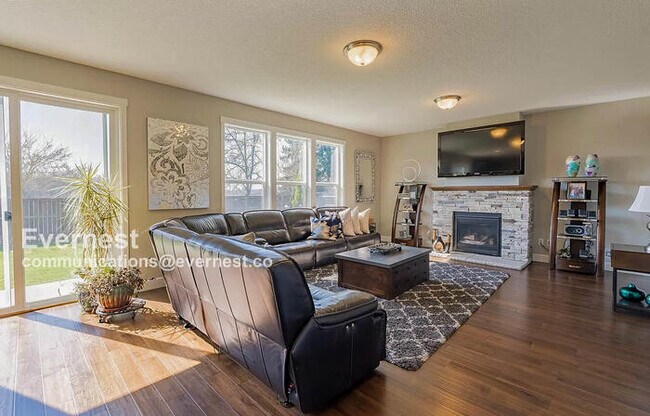 Building Photo - 5 Bed, 4 Bath / Section 8 Accepted / Available now!