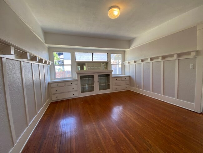 Building Photo - 2704 Landis St