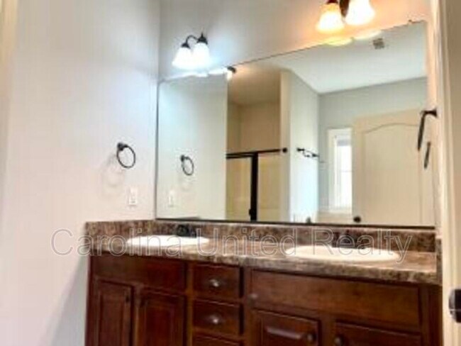 Building Photo - 220 Kickham Ln