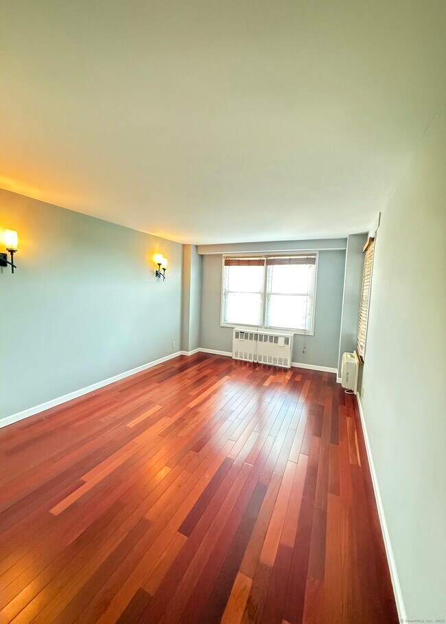 Building Photo - 91 Strawberry Hill Ave