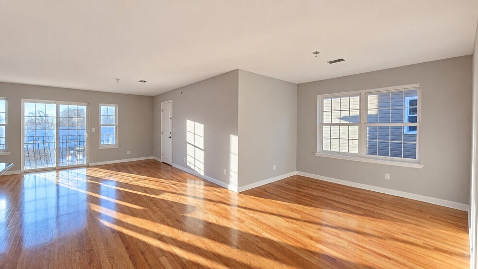 Building Photo - 131 Bellair Pl