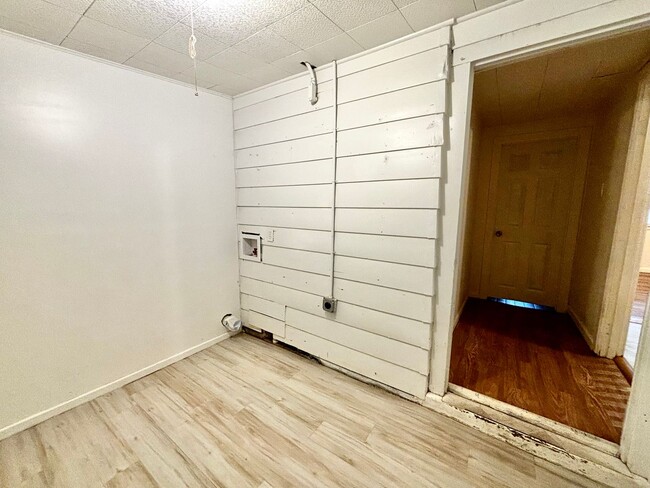 Building Photo - Move in special 2nd months rent $350 off