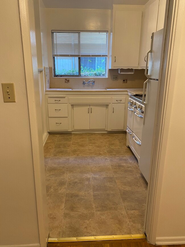 Building Photo - 1058 S Wooster St