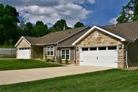 Building Photo - Redwood Cuyahoga Falls West Bath Road