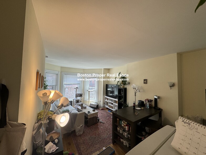 Primary Photo - 225 Newbury St