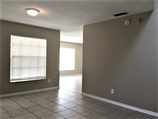 Building Photo - 1054 Royal Oaks Dr