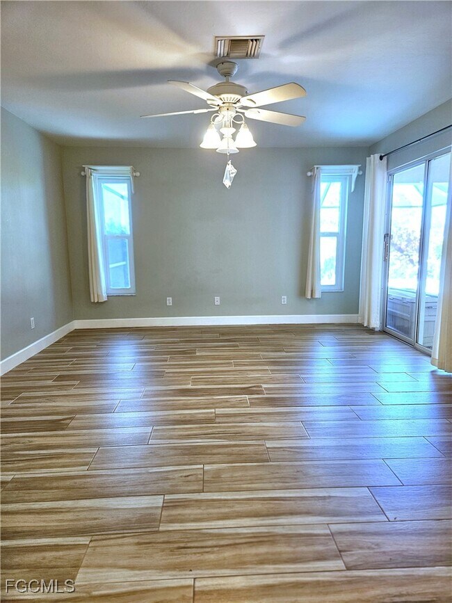 Building Photo - 2537 SW 29th Terrace