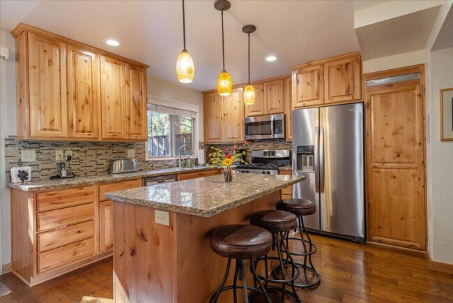 Building Photo - Lake Forest 3 Bedroom Ski Lease