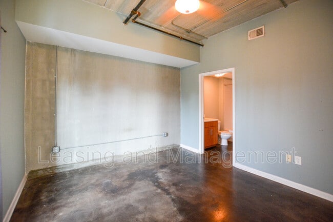 Building Photo - 1 Cool Blow St