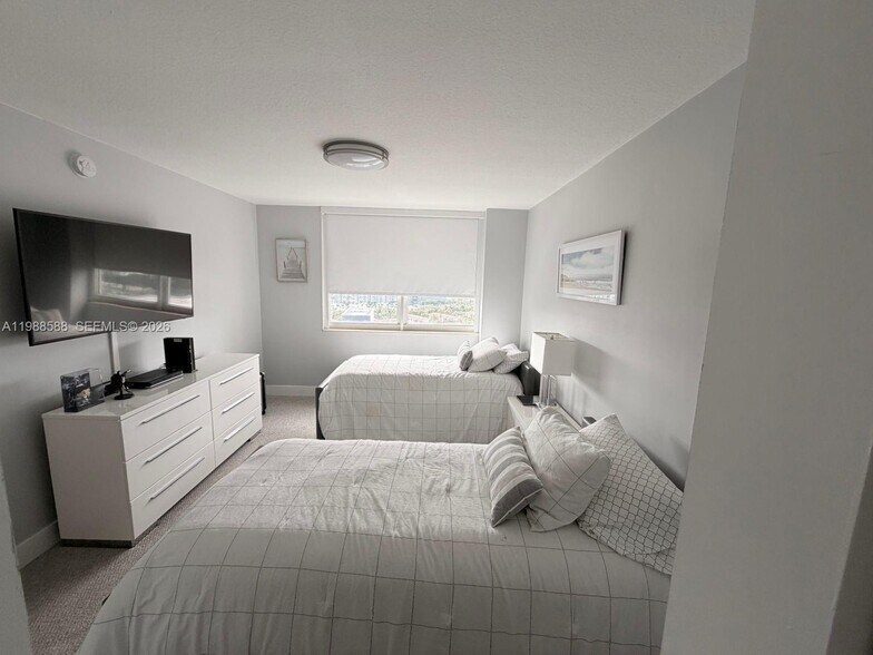 Building Photo - 19501 W Country Club Dr