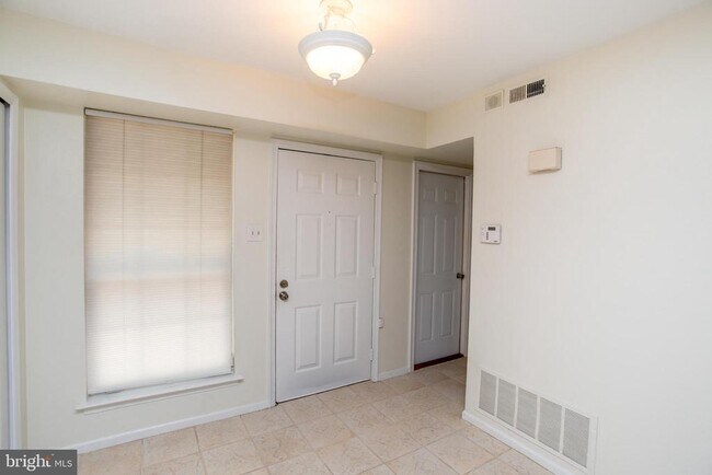 Building Photo - 1739 McNelis Dr