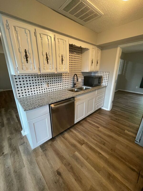 Building Photo - 2556 W Cardinal St