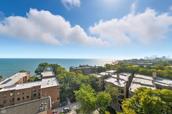 Building Photo - 7301 N Sheridan Rd