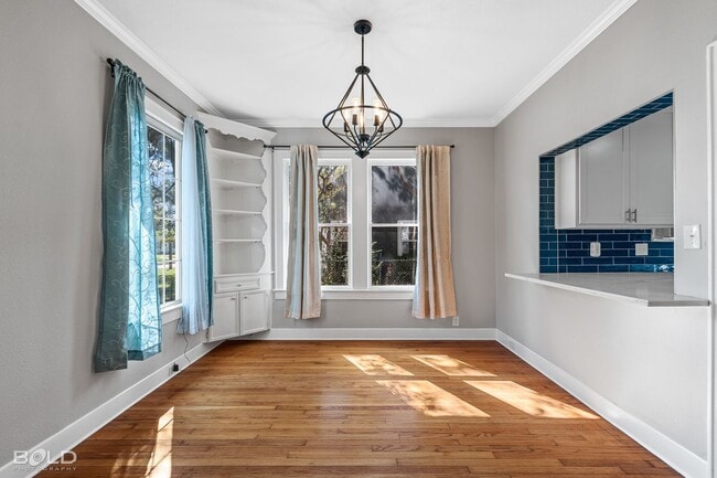 Building Photo - Check Out this 3 bed 2 bath!!