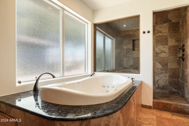 Building Photo - 8643 E Sandalwood Dr