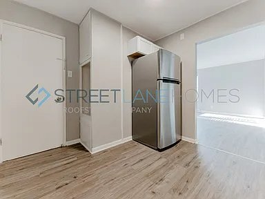 Building Photo - 9834 Lawnview Dr