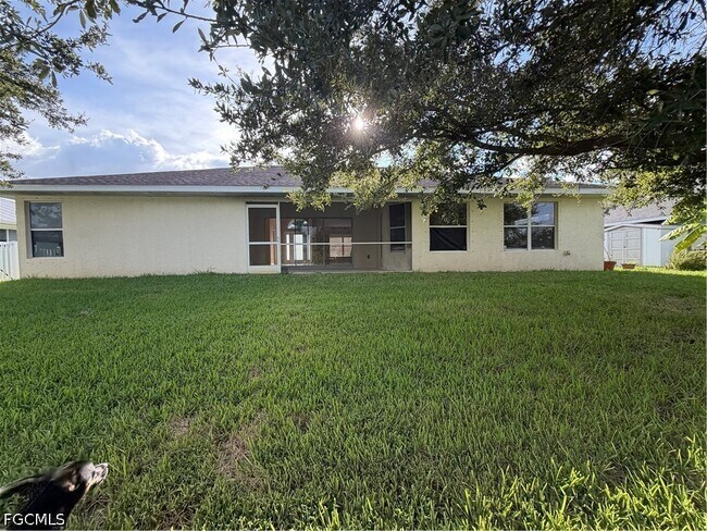 Building Photo - 905 SW 8th Ct