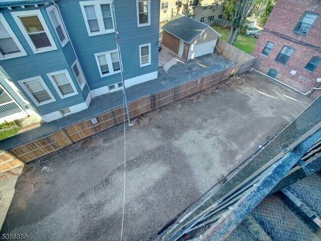 Building Photo - 347 Park Ave