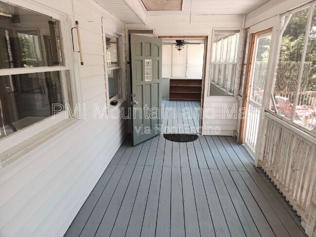 Building Photo - 488 Lake Hosea Dr
