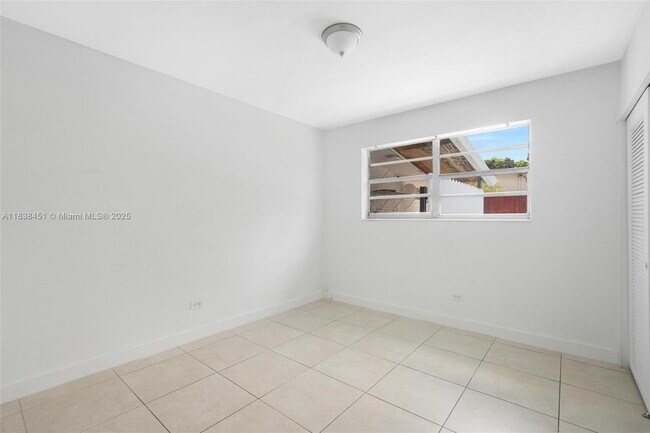 Building Photo - 700 SW 67th Ave