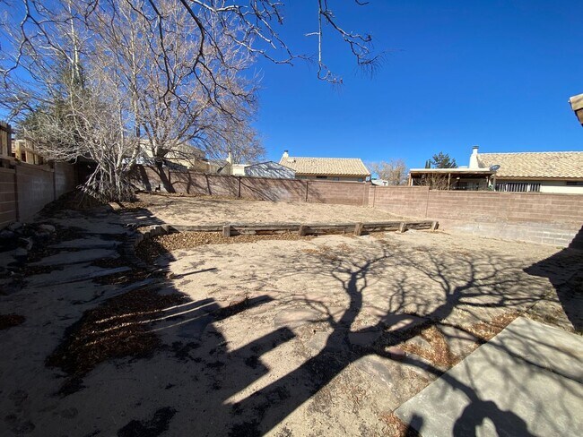Building Photo - Beautiful 3-Bedroom Home in NW Albuquerque