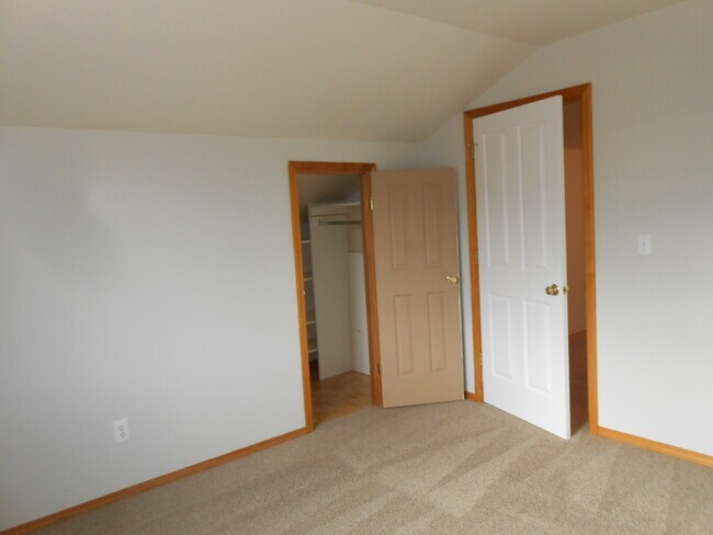 Building Photo - 20946 Lupine Ave