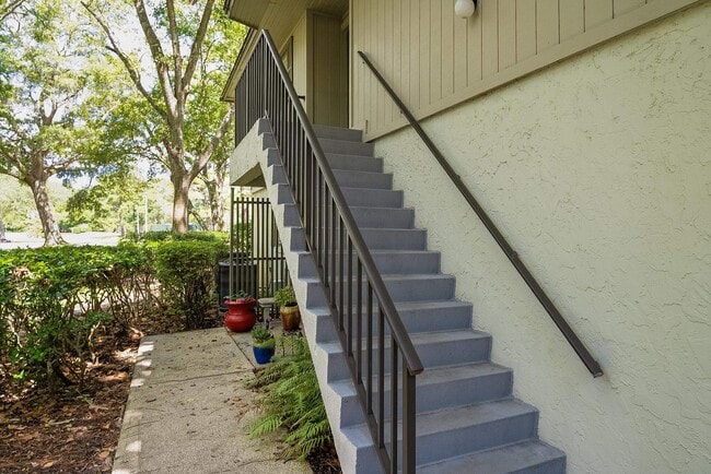 Building Photo - 10 Cristina Ct