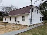 Building Photo - 203 W Main St