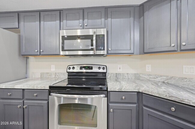 Building Photo - 9941 W Tonopah Dr