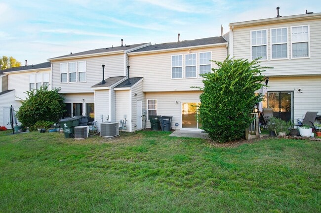 Building Photo - Prime Morrisville Location – Updated 3BR Townhome in Walnut Woods